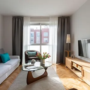 Vivienda Con Zona De Trabajo, Piscina Y Parking Apartamento Madrid